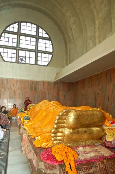 Bodh Gaya Indien Februar 2006 Buddha Goldstatue Mahaparinirvana Tempel Kusinara — Stockfoto