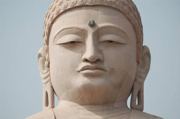 Gran estatua de Buda de piedra gigante en Bodh Gaya India — Foto de Stock