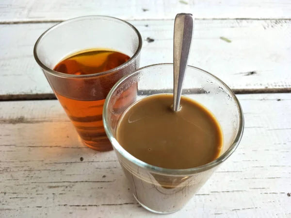 Café Quente Servido Com Chá Quente Uma Mesa Madeira Branca — Fotografia de Stock