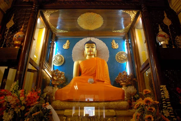 Mahabodhi Tapınağı içinde altın buda, Bodhgaya, Bihar, Hindistan. — Stok fotoğraf