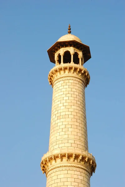 Tower Taj Mahal in Agra, India — Stockfoto