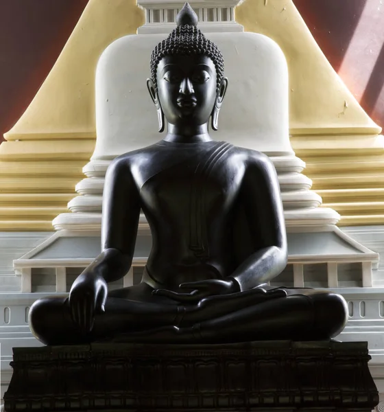 Hermosas estatuas de Buda en watpanyanantaram en Khlong Hok, Khlo —  Fotos de Stock