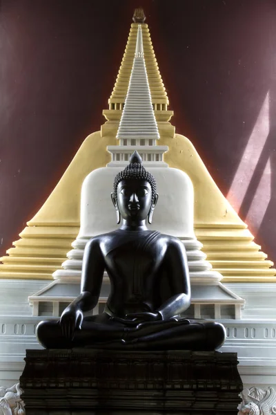 Belas estátuas de Buda em watpanyanantaram em Khlong Hok, Khlo — Fotografia de Stock