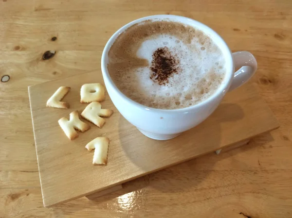 Mattina Caffè Latte Tazza Bianca Caffetteria Tavolo Legno — Foto Stock