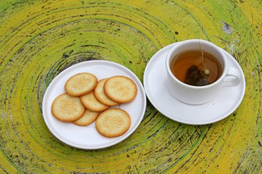 Çay ile Bisküvi kraker
