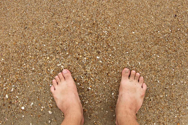 在沙滩上的脚 — 图库照片
