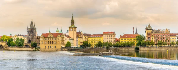 Visa Prag Bank Floden Moldau Tjeckien — Stockfoto