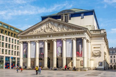 Brussels, Belçika - 18,2018 - görünüm bina Opera ve tiyatro Brüksel'de olabilir. Brüksel Belçika başkenti olduğunu.