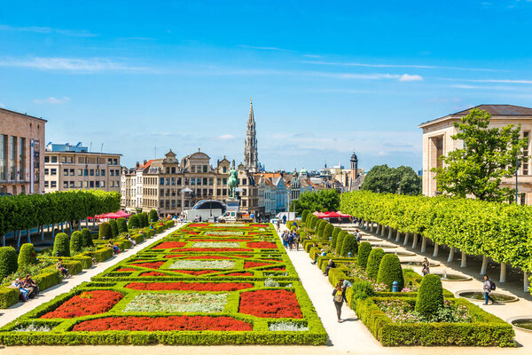 БРЮССЕЛЬ, БЕЛЬГИУМ - 18 мая 2018 года - Парк Мон-де-Арт на улицах Брюсселя. Брюссель столица Бельгии
.