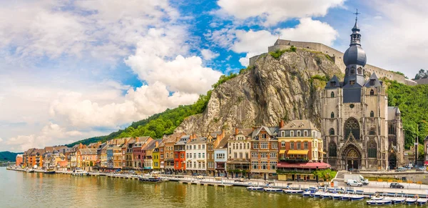 Vera Panorâmica Dique Rio Meuse Com Casas Igreja Nossa Senhora — Fotografia de Stock