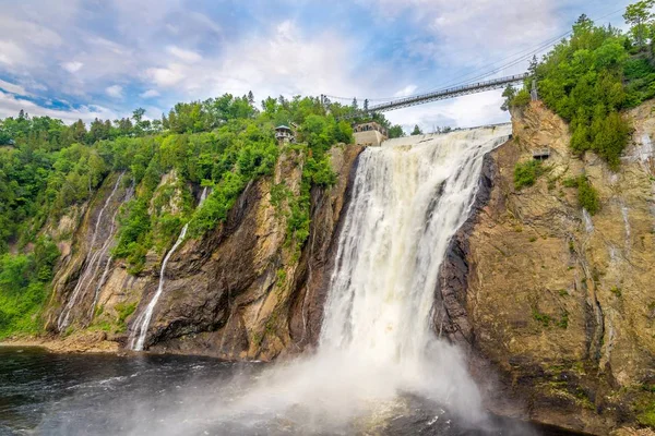 Visa Montmorency Falls Med Bro För Gående Nära Québec Kanada — Stockfoto