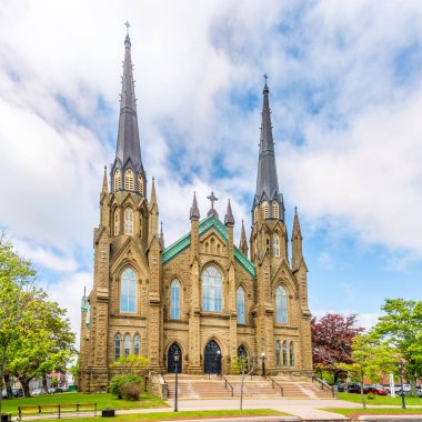 Charlottetown, Kanada'da Saint Dunstant Bazilikası manzaraya