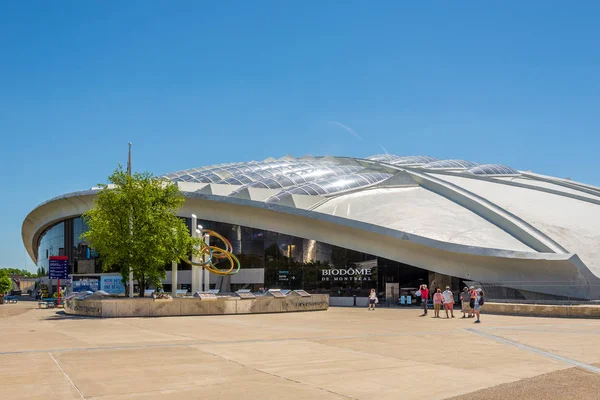 Montreal, Kanada - Haziran 22,2018 - Montreal Olymic stadyum alanında bahçeniz manzaraya. Oyunlar XXI Olimpiyatı 1976 yılında gerçekleşti.