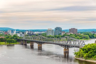 Alexandra bridge Ottawa, Kanada'daki Ottawa Nehri üzerinde göster