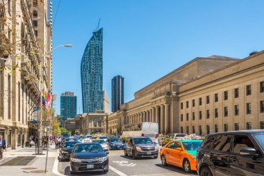 Toronto, Kanada - Haziran 25,2018 - Toronto downtown, sokaklarında. Toronto Ontario eyaletinin başkenti ve en büyük şehri Kanada olduğunu.