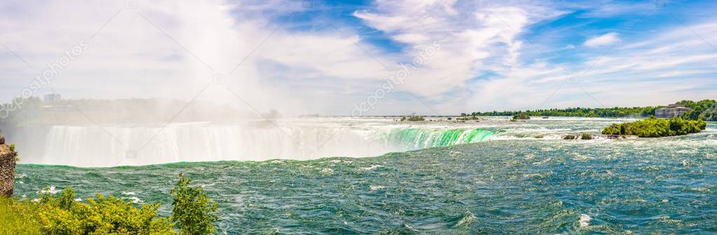 Panoramic view at the mouth of the Niagara river into the Horseshoe of Niagara falls - Canada