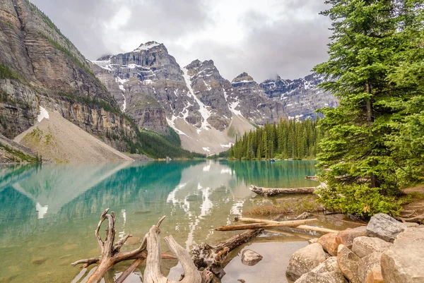Visa Vid Sjön Moraine Kanadensiska Klippiga Bergen Nära Banff Alberta — Stockfoto