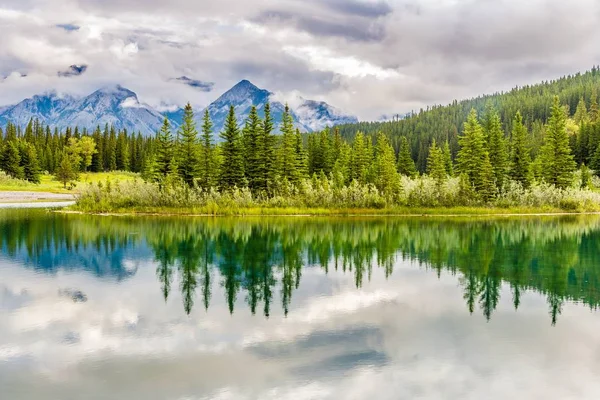 Visa Natur Nära Vermillion Lakes Banff National Park Kanadensiska Klippiga — Stockfoto