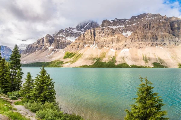Visa Vid Sjön Båge Med Portal Peek Banff National Park — Stockfoto