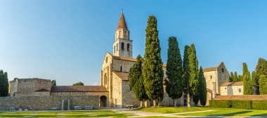 Panoramik manzaraya Basilica Santa Maria Assunta Aquileia, İtalya
