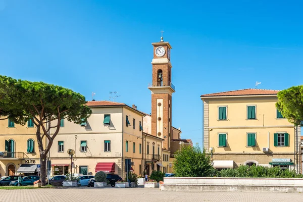意大利塞西娜 2018年9月18日 Childern 广场在 Cceina 镇查看 塞西娜位于意大利托斯卡纳地区的利沃诺省 — 图库照片