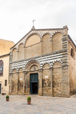 Basilica Santa Maria Assunta Volterra, İtalya için cephe yönü göster