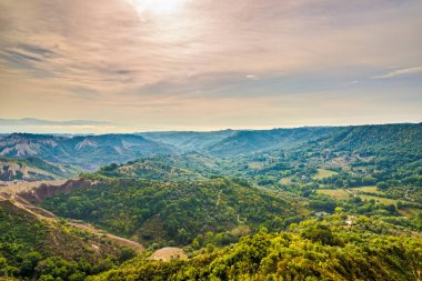 Civita di Bagnoregio - İtalya dan Vadisi Tiber nehrine görüntülemek