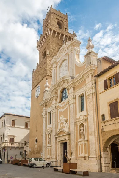 Pitigliano Italien September 2018 Visa Vid Domkyrkan Sankt Petrus Och — Stockfoto