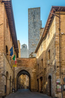 San Gimignano, İtalya - Eylül 21,2018 - San Gimignano.San Gimignano, sokaklarında, Siena eyaletinin ve Toskana bölgesinin önemli bir küçük duvarlı Ortaçağ tepe kasabada olduğunu.