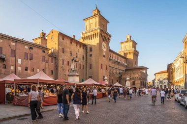 Ferrara, İtalya - Eylül 23,2018 - Ferrara.Ferrara Corso Street görünümüdür bir şehir ve İtalya'nın Ferrara eyaletinin başkenti Emilia-Romagna, İtalya,.