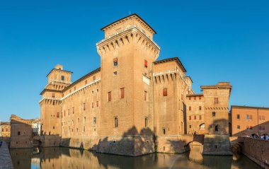 Ferrara, İtalya - Eylül 23,2018 - Ferrara.Ferrara Estense Kalesi, görünümüdür bir şehir ve İtalya'nın Ferrara eyaletinin başkenti Emilia-Romagna, İtalya,.