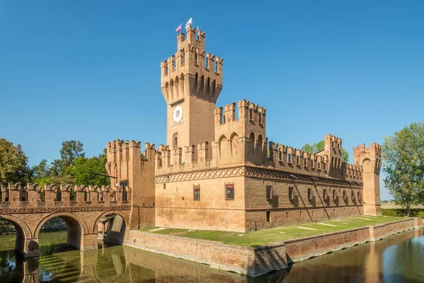 Visa Slottet Manzoli Med Vallgrav San Martino Soverzano Italien — Stockfoto