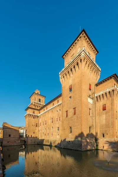 Veduta Castello Estense Con Fossato Ferrara — Foto Stock