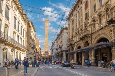 Bologna, İtalya - Eylül 24,2018 - Bologna Rizzoli sokak Asinelli kuleden manzaraya. Bologna Emilia-Romagna bölgesinin başkenti ve en büyük olduğunu.