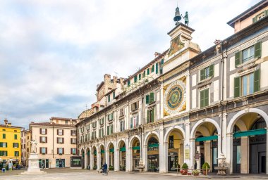 Brescia, İtalya - Eylül 26,2018 - Saat Kulesi Brescia Loggia yerinde. Bir şehir ve Kuzey İtalya'daki Lombardiya bölgesinin İtalya'nın Brescia olduğunu.