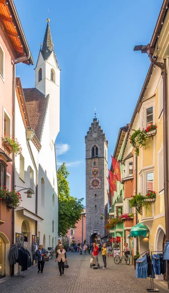 Vipiteno Itálie Září 2018 Pohled Zwolferturm Věž Věž Kostela Ulicích — Stock fotografie