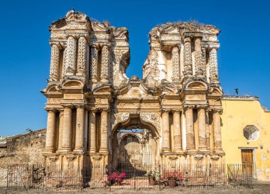 Antigua Guatemala El Carmen kilise kalıntıları görünümü