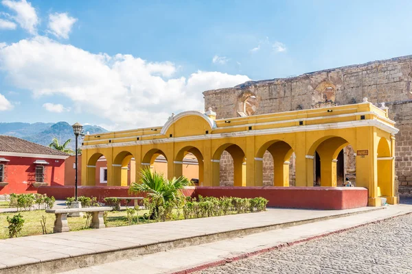 Laundry building in the streets of Antigua Guatemala — Stock Photo, Image