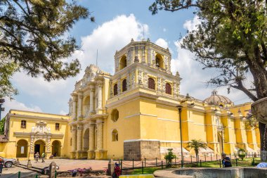 Antigua Guatemala'daki La Merced Kilisesi'nde manzara