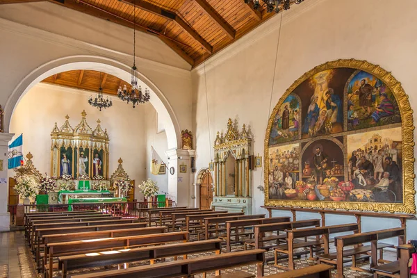 View at the interior of San Pedro Apostol Church in Antigua Guatemala — Stock Photo, Image