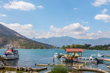 Santiago Atitlan Atitlan Atitlan gölü kıyısında - Guatemala