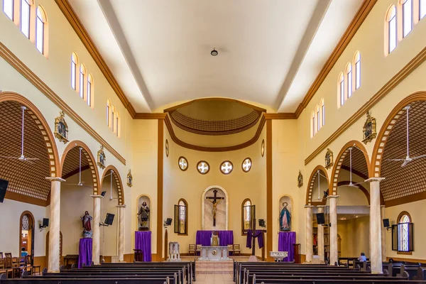 View at the inerior Cathedral of San Isidoro in La Ceiba - Honduras — Stock Photo, Image