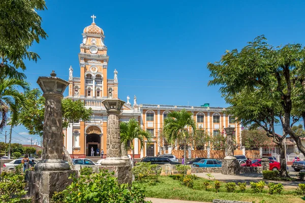 View at the Church of Xalteva from park in Granada - Nicaragua — Stock Photo, Image