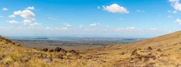 Blick vom Masaya-Vulkan in Nicaragua auf das Tal — Stockfoto