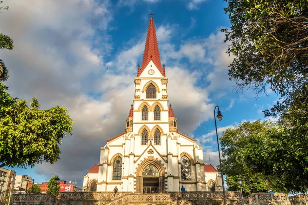 Beskåda på kyrkan vår Lady av barmhärtighet i San Jose-Costa Rica — Stockfoto