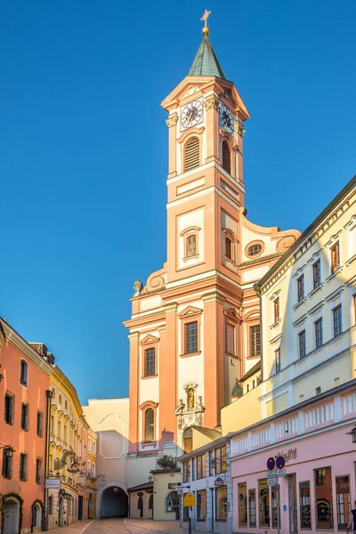 Iglesia de San Nocolas en las calles de Passau en Alemania — Foto de Stock