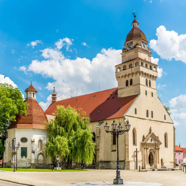 Vista en la Iglesia de San Miguel en Skalica - Eslovaquia —  Fotos de Stock