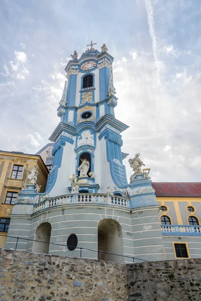 Vista en el campanario barroco de la Abadía de Durnstein en Austria —  Fotos de Stock