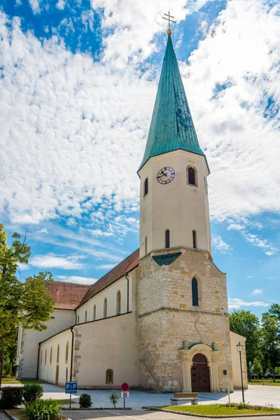 Vista de la iglesia de San Vito en Laa an der Thaya - Austria — Foto de Stock