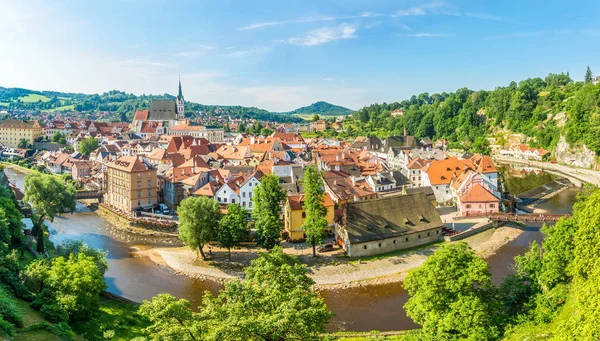 Tekintse meg a Moldva folyó Meander-val Cesky Krumlov város a Cseh Köztársaságban — Stock Fotó